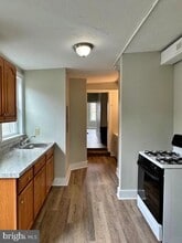 Building Photo - 107 S Queen St