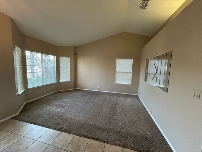 Building Photo - Spacious Single Story