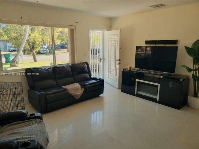 Foto del edificio - 7901 Grand Canal Dr