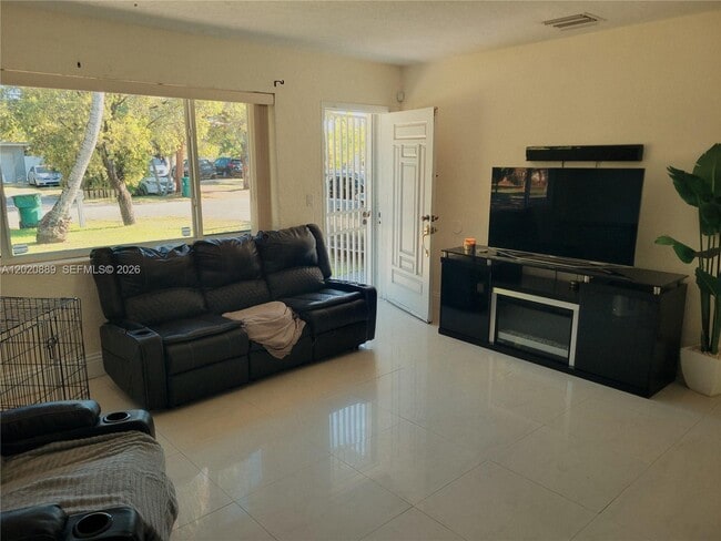 Building Photo - 7901 Grand Canal Dr