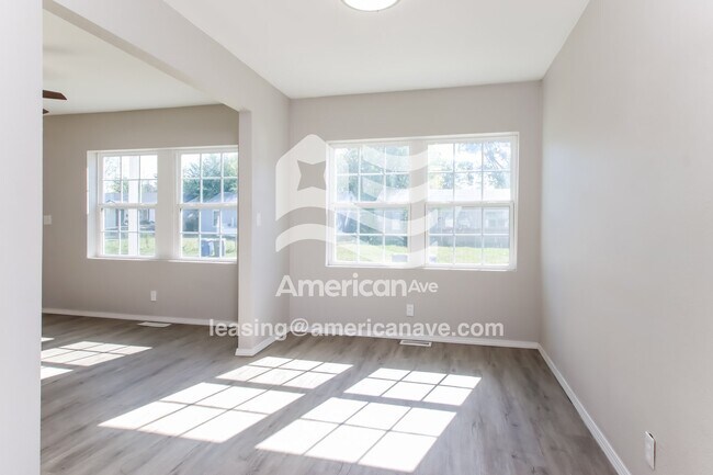 Foto del edificio - 7835 E King Pl
