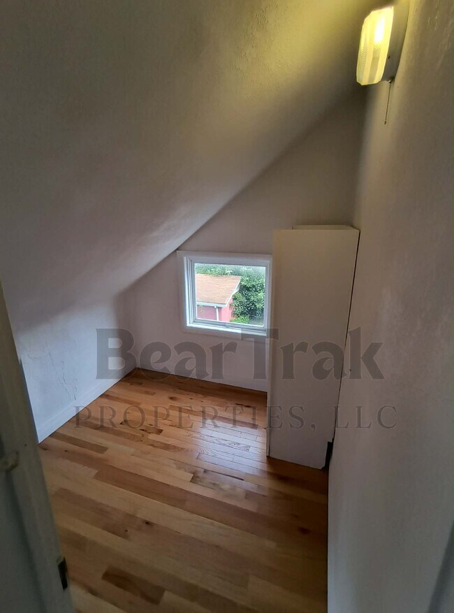 Foto del edificio - 1339 Charles St