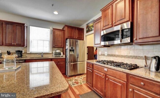 Foto del edificio - 3041 Moore Ln
