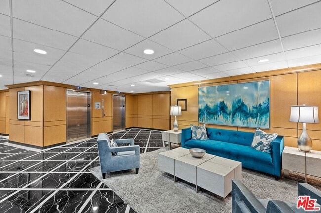 Building Photo - 100 S Doheny Dr