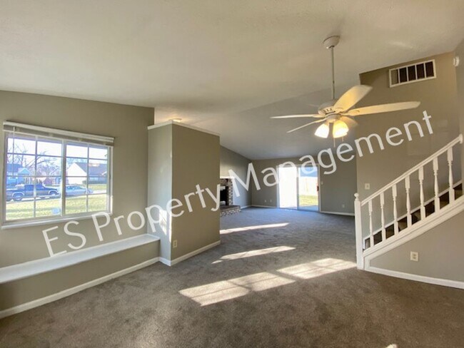 Building Photo - Stunning 4 Bedroom 2 Bathroom Tri-Level Ho...