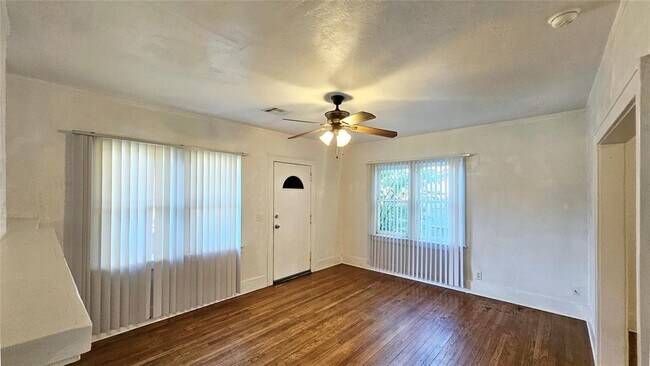 Foto del edificio - 2203 N Barnes Ave