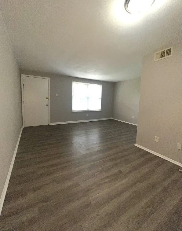 Building Photo - 4770 Kings Dr