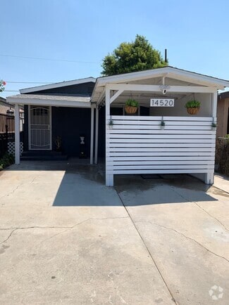 Building Photo - 14520 Pontlavoy Ave