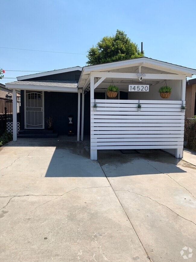 Building Photo - 14520 Pontlavoy Ave