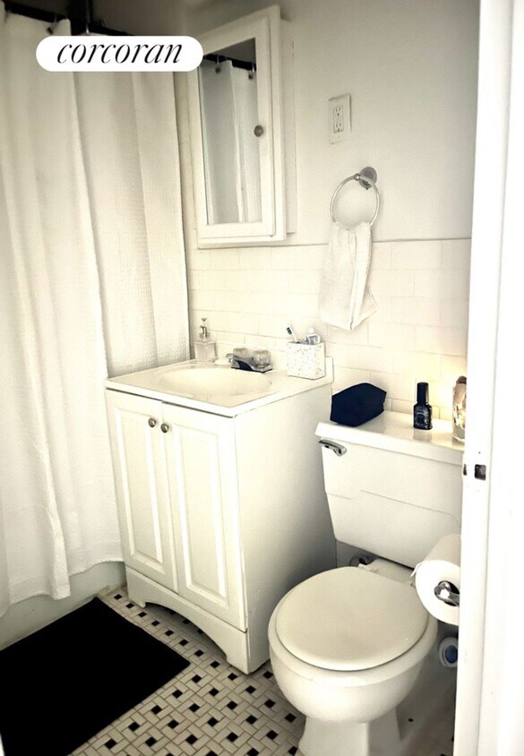 Building Photo - 1674 3rd Ave