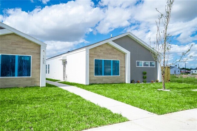 Building Photo - 1428 E Hibiscus Ave