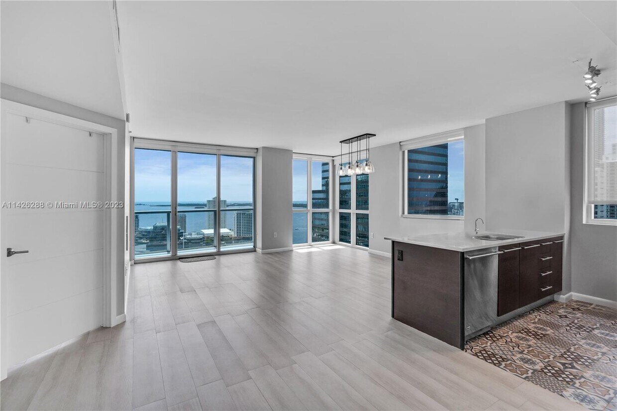 Primary Photo - 500 Brickell Ave