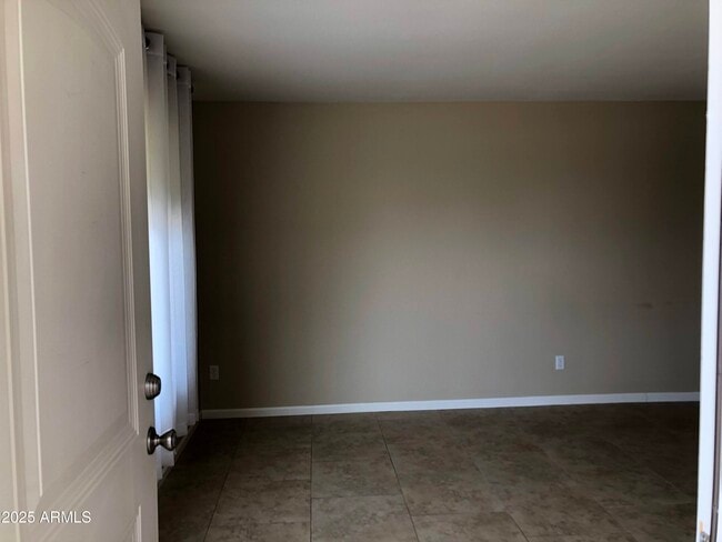 Building Photo - 2923 W Evans Dr