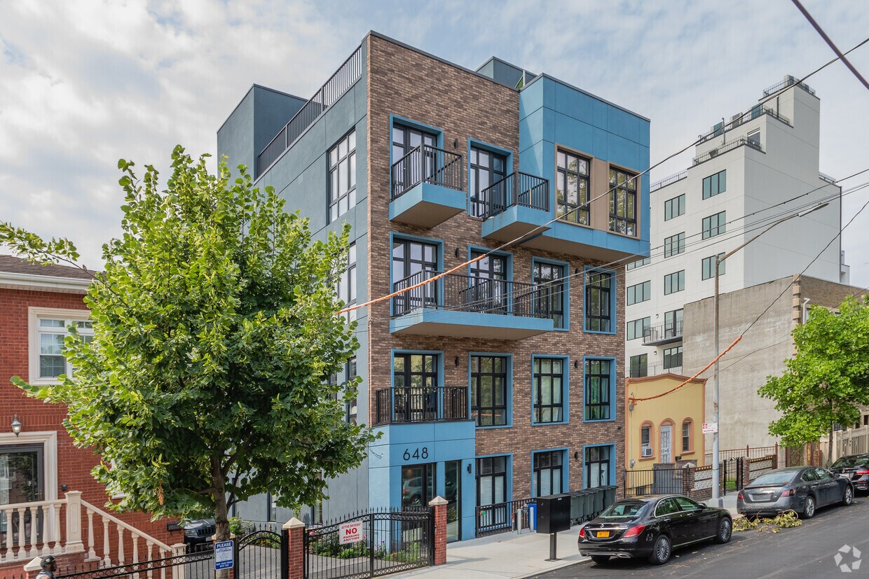 Foto del edificio - 648 Midwood St