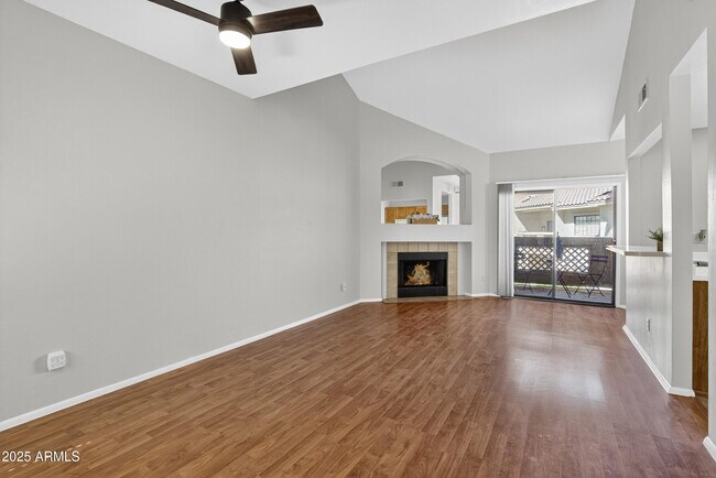 Foto del edificio - 930 N Mesa Dr