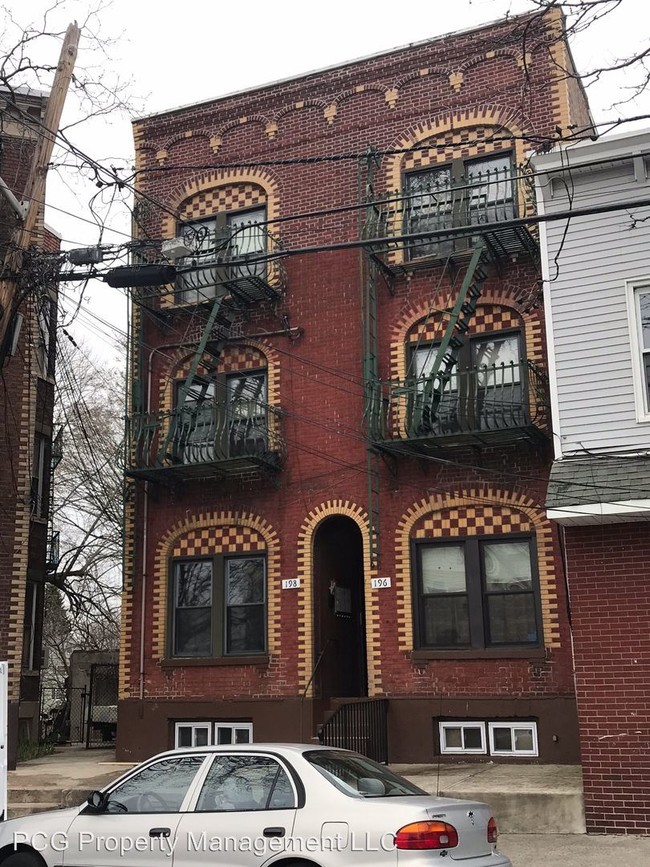 Building Photo - 196-198 9th St