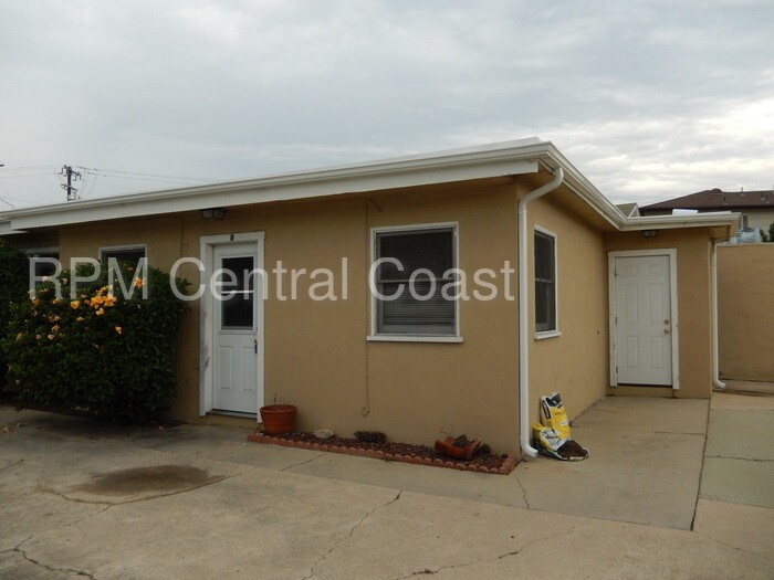 Primary Photo - 1 Bedroom Apartment Located in Quiet Triplex