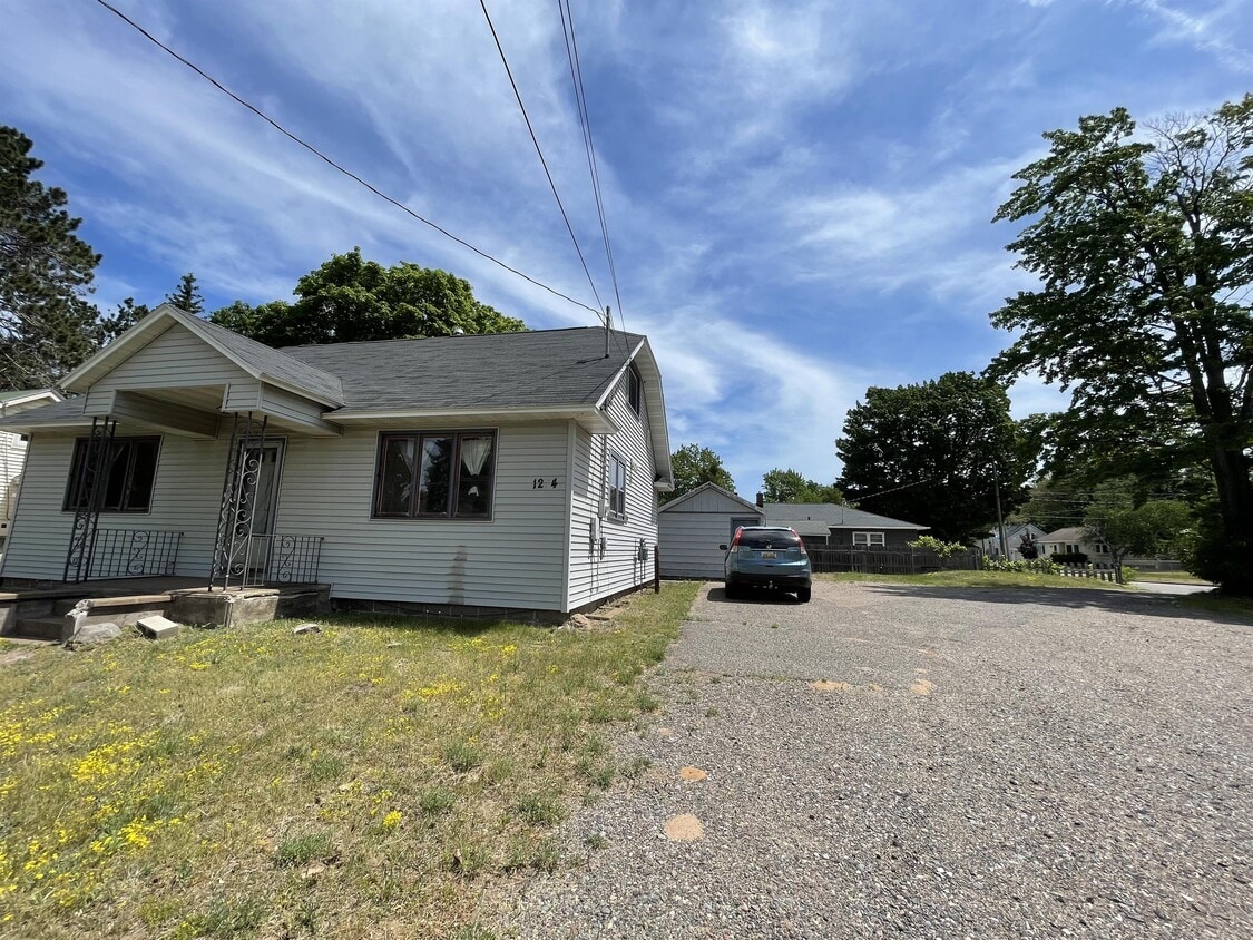 1204 Lincoln Ave, Marquette, MI 49855 House Rental in Marquette, MI