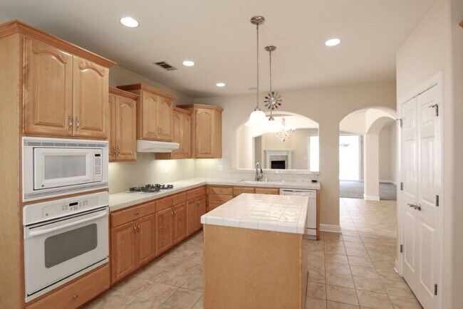Foto del edificio - Spacious Home Near Mountain View School wi...