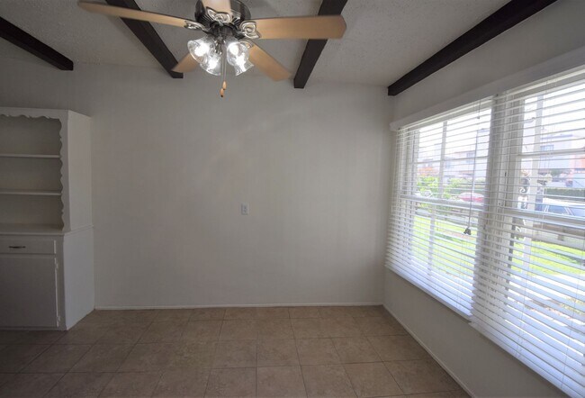 Foto del edificio - 5220 Radford Ave