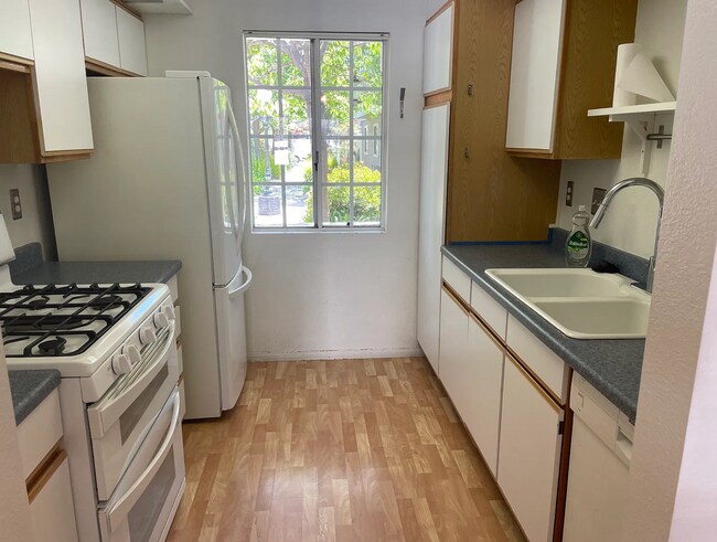 Foto del edificio - 4692 Carpinteria Ave