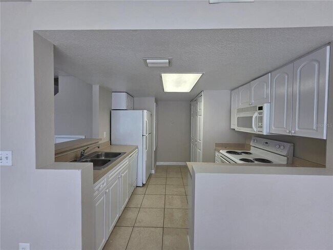 Building Photo - 103 Coconut Palm Way