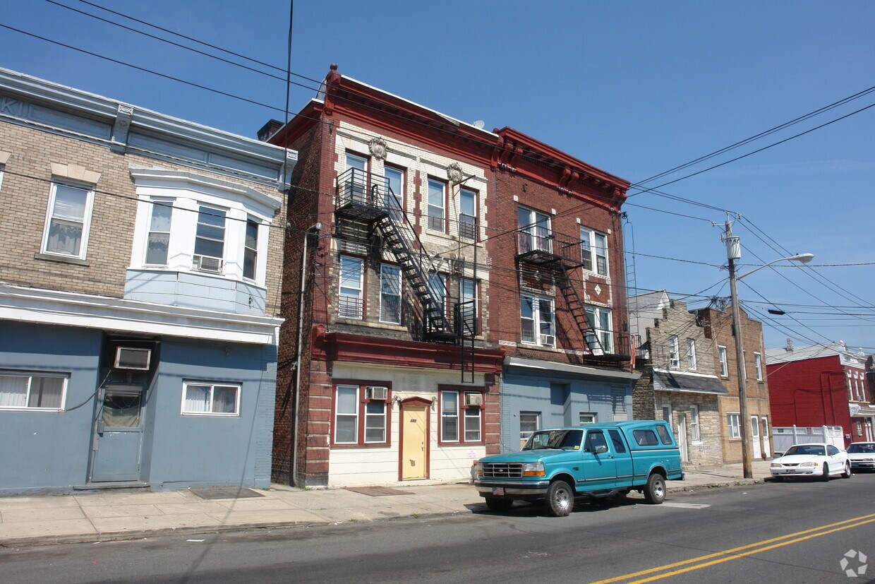 Primary Photo - 685 State St