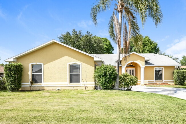 Foto del edificio - 2318 Sweetwater Blvd