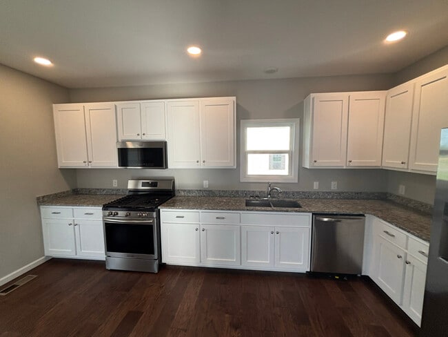 Building Photo - 203 Cherokee Dr