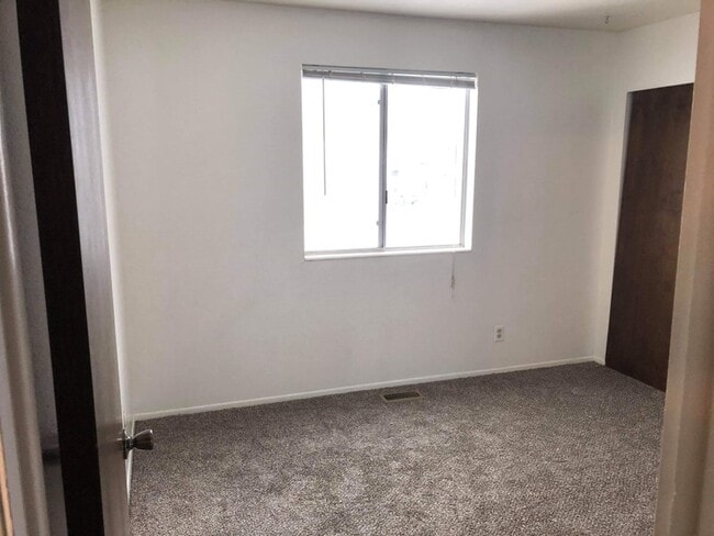 Building Photo - 509 W 500 N