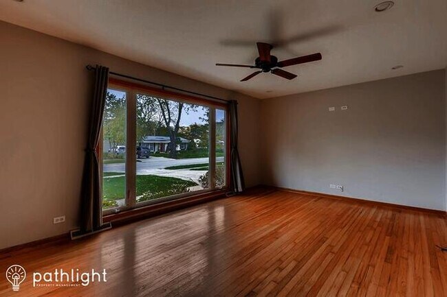 Building Photo - 625 East Macarthur Drive, Palatine, IL, 60074