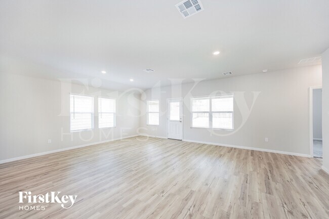 Foto del edificio - 6754 Hatchery Way