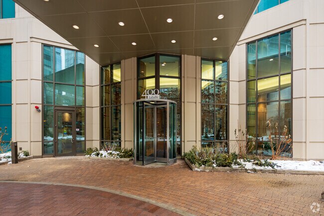 Entrada - 400 N LaSalle St