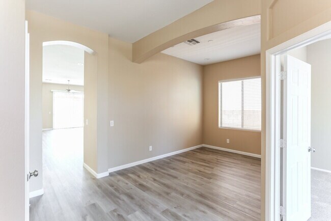 Foto del edificio - 5037 W Nancy Ln