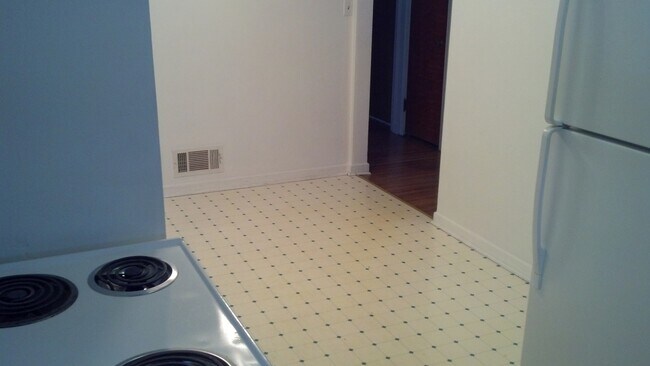 Foto del edificio - 3 Bedroom, 1 Bath Home with Hardwood Floors!