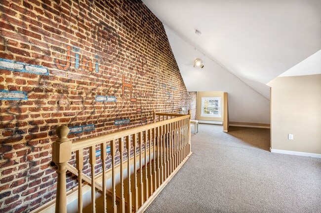 Building Photo - 1054 Hunterdon St