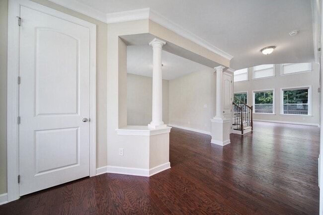 Building Photo - Gorgeous 4 Bed 3.5 Bath Home with Basement...
