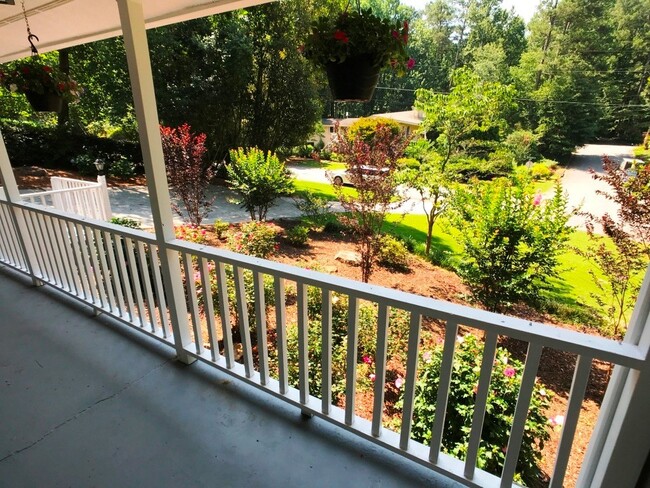 Building Photo - Beautiful renovated Walton HS split level ...