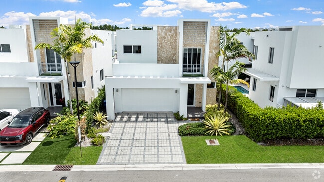 Building Photo - 10330 NW 68th St