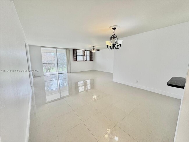 Foto del edificio - 3150 W Rolling Hills Cir