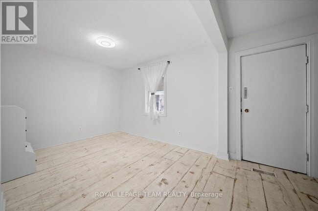 Building Photo - 135 Upper Lorne Pl