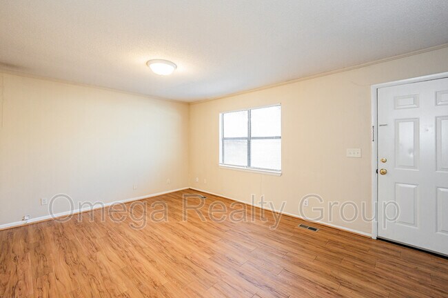 Building Photo - 1303 5th Ave S