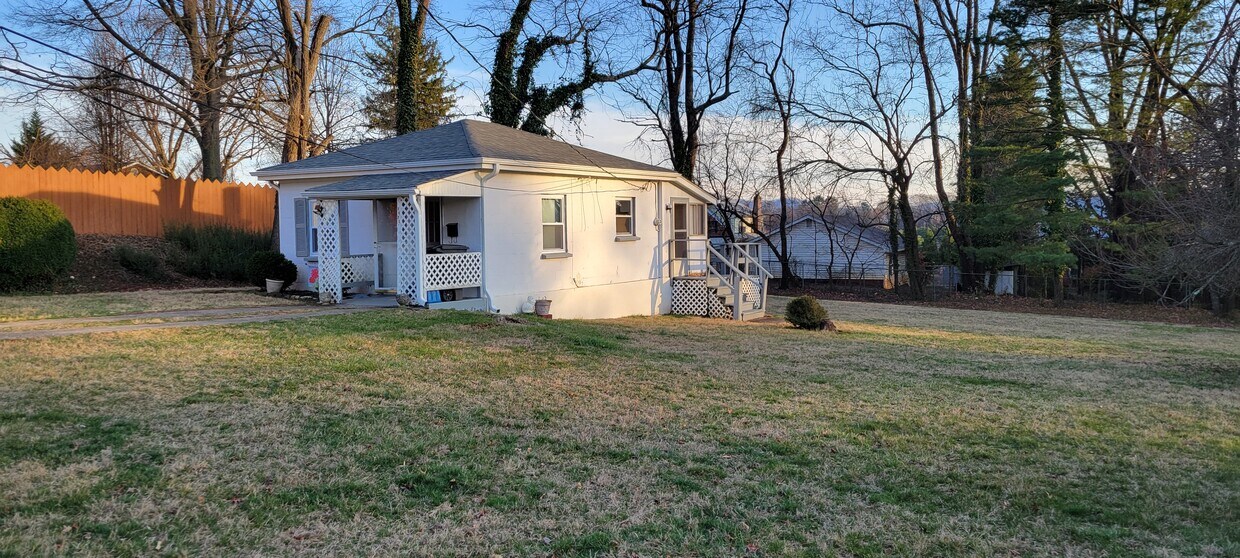 1027 Halliahurst Ave, Vinton, VA 24179 House Rental in Vinton, VA