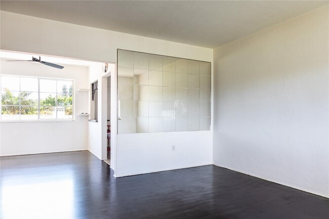 Building Photo - 2200 Calais Dr