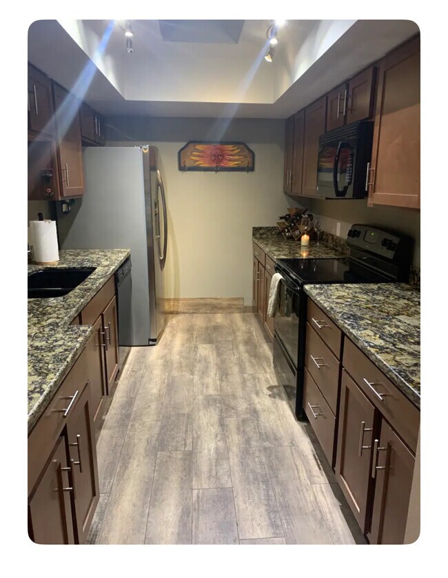 Foto del edificio - 2447 E 7th St