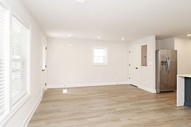Building Photo - Pet-Friendly + Move-in Ready Crozet Apartment - $1,000 Off 1st Month's Rent!