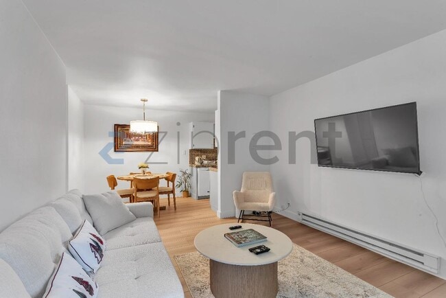 Building Photo - Unit 3