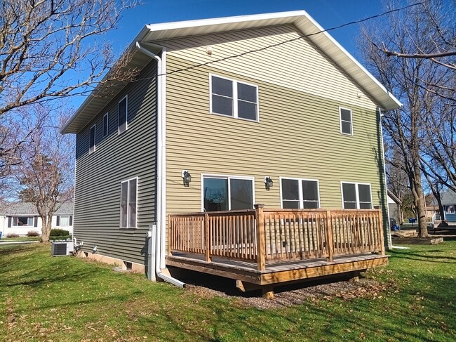 Foto del edificio - 811 N State St