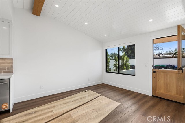 Foto del edificio - 251 Costa Mesa St