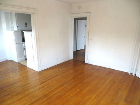 Building Photo - 122 Riverway